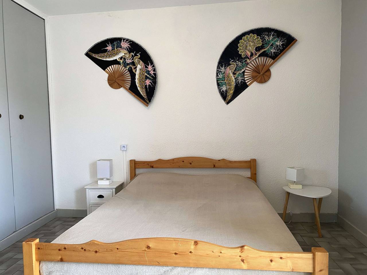 Entire studio, Cozy Studio with Balcony & Wi-Fi Near Charles de Gaulle Park in Balaruc-les-Bains, Côte d'Améthyste