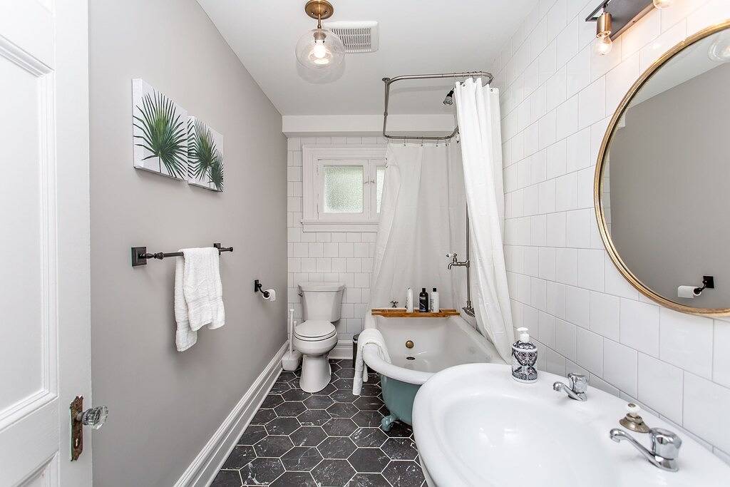 Upscale Quality Downtown Bei Der Shaw W Hochwertige Betten Und Ausstattung - in Niagara-on-the-Lake, Niagara Fälle