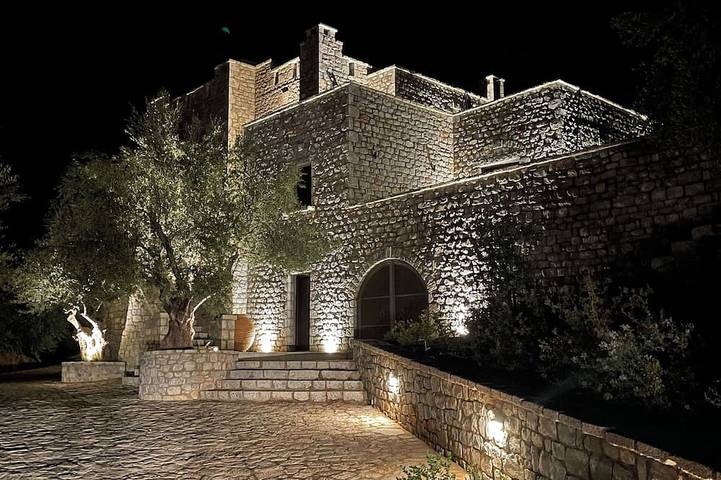 Ferienhaus für 10 Personen, mit Garten und Whirlpool, mit Haustier in Gythio