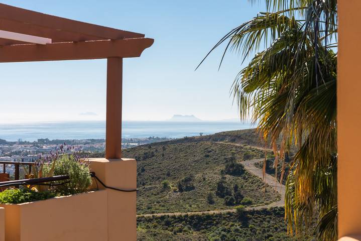 Entire apartment, Holiday apartment for 6 people with balcony in Paraiso Park, Benahavís