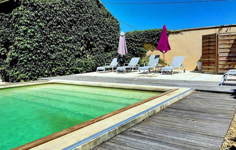 Appartement avec vue sur la montagne, avec piscine et parking in Violès, Vaucluse