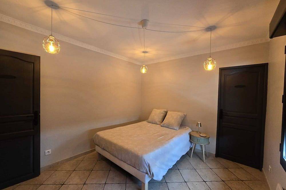 Charming cosy villa with swimming pool located between Aix en Provence and Marseille in Saint-Victoret, Istres region