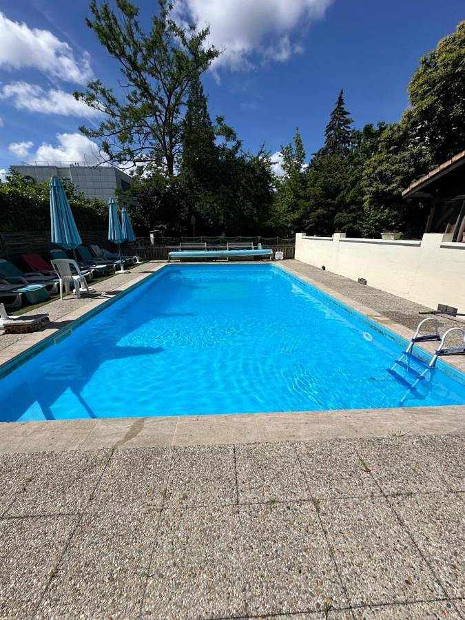 Chambre d’hôte pour 2 personnes, avec Terrasse ainsi que Jardin et Piscine