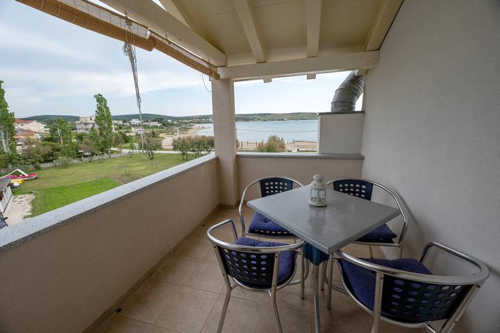Ganze Ferienwohnung, Ferienwohnung 20 m vom Sandstrand entfernt  in Ljubač (Dalmatien), Zadar