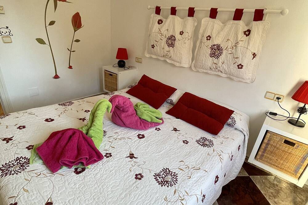Entire apartment, Apartamento Beatriz for 5 people in Cuenca, Cuenca Province