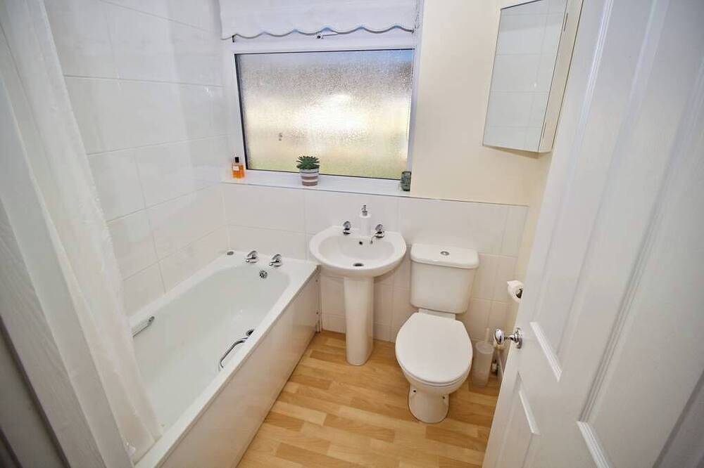 Ringswell Gardens Room 2 Kingsize in Bath, Bath & North East Somerset