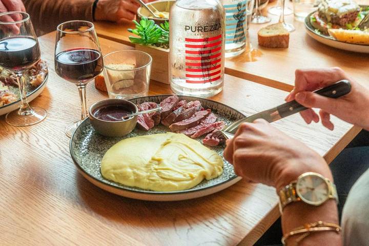 Hôtel pour 2 personnes, avec terrasse dans Saint-Geniez-d'Olt-et-d'Aubrac - 2