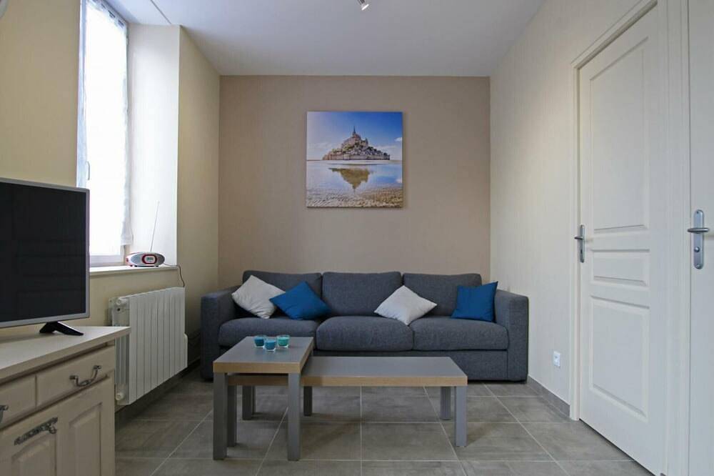 Maison mitoyenne à Pontorson avec Wifi, animaux admis et parking in Ardevon, Pontorson