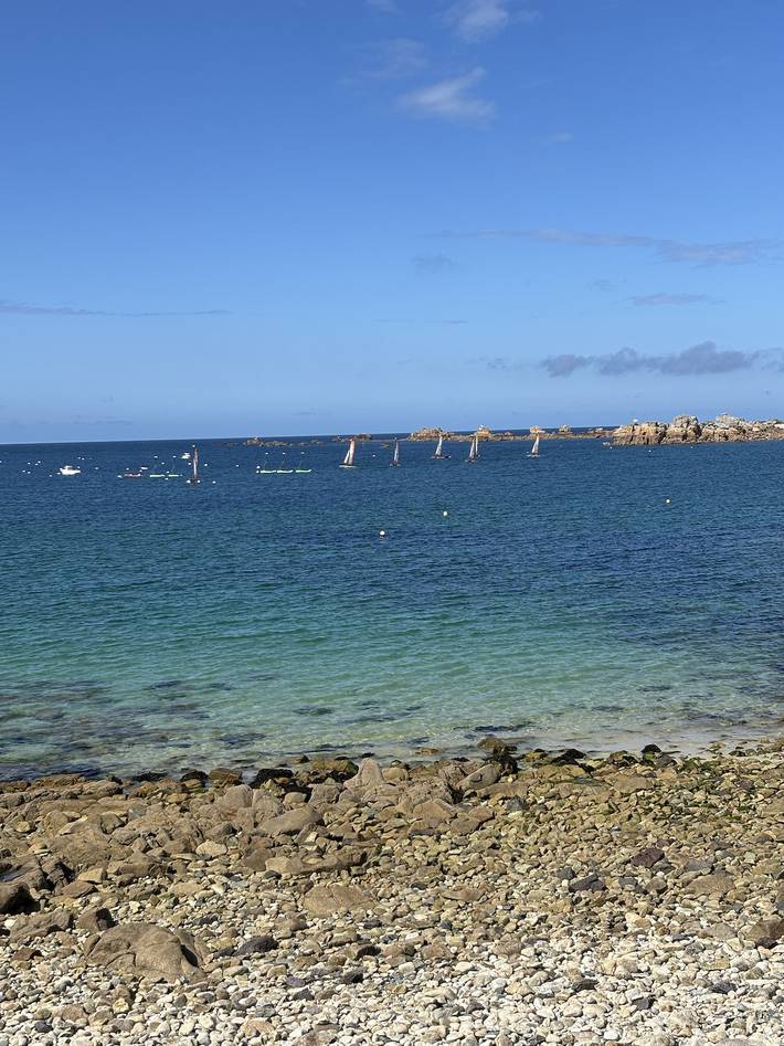 Location de vacances pour 4 personnes, avec jardin et vue sur l’océan dans Port Blanc (Penvénan) - 3