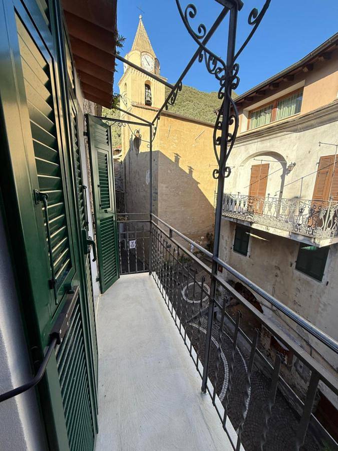 Location de vacances pour 10 personnes, avec vue et balcon à Rocchetta Nervina - 3