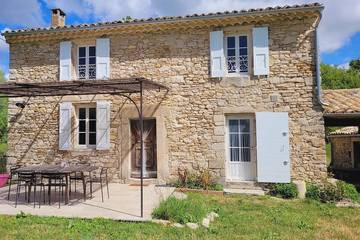 Gîte pour 6 personnes, avec terrasse et jardin à Revest-des-Brousses