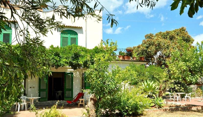 Appartamento per 2 persone, con Terrazza e Giardino nonché Panorama a Mazzeo