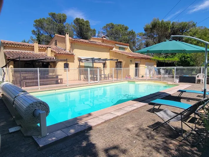 Apartamento de vacaciones para 4 personas, con terraza además de piscina y jardín - 1