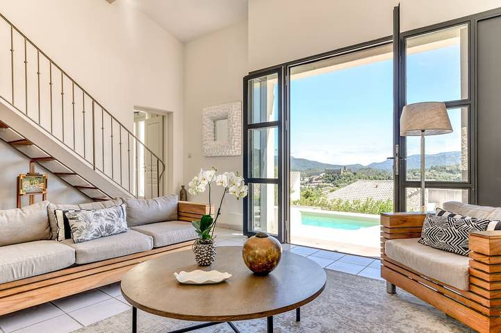 Villa pour 6 personnes, avec balcon ainsi que jacuzzi et jardin