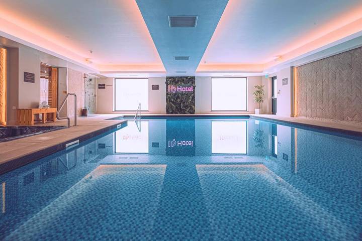 Holiday rental for 3 people, with sauna and pool as well as hot tub in Lytham St Annes