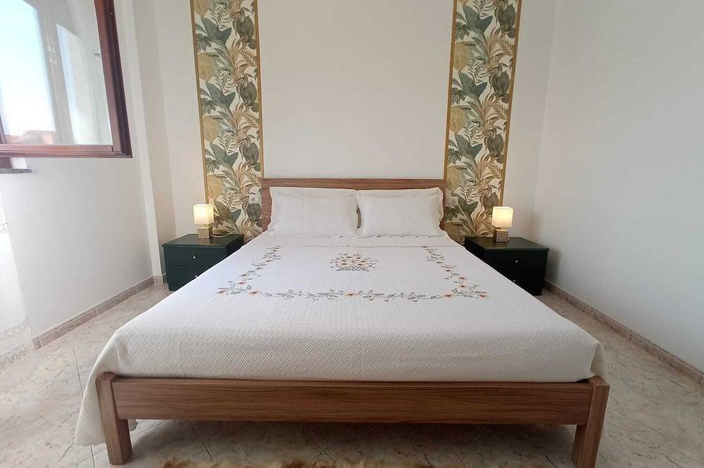 Entire apartment, Bright one-bedroom apartment within walking distance of downtown in Viterbo, Viterbo Province