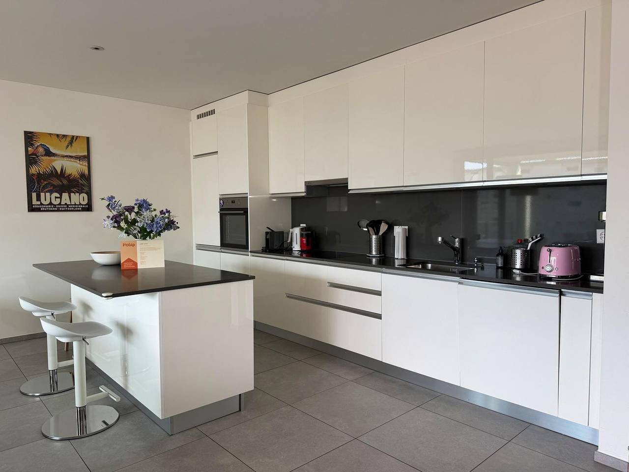 Appartamento intero, Modern holiday apartment with balcony and mountain views in Solduno in Locarno, Alpi Ticinesi e del Verbano