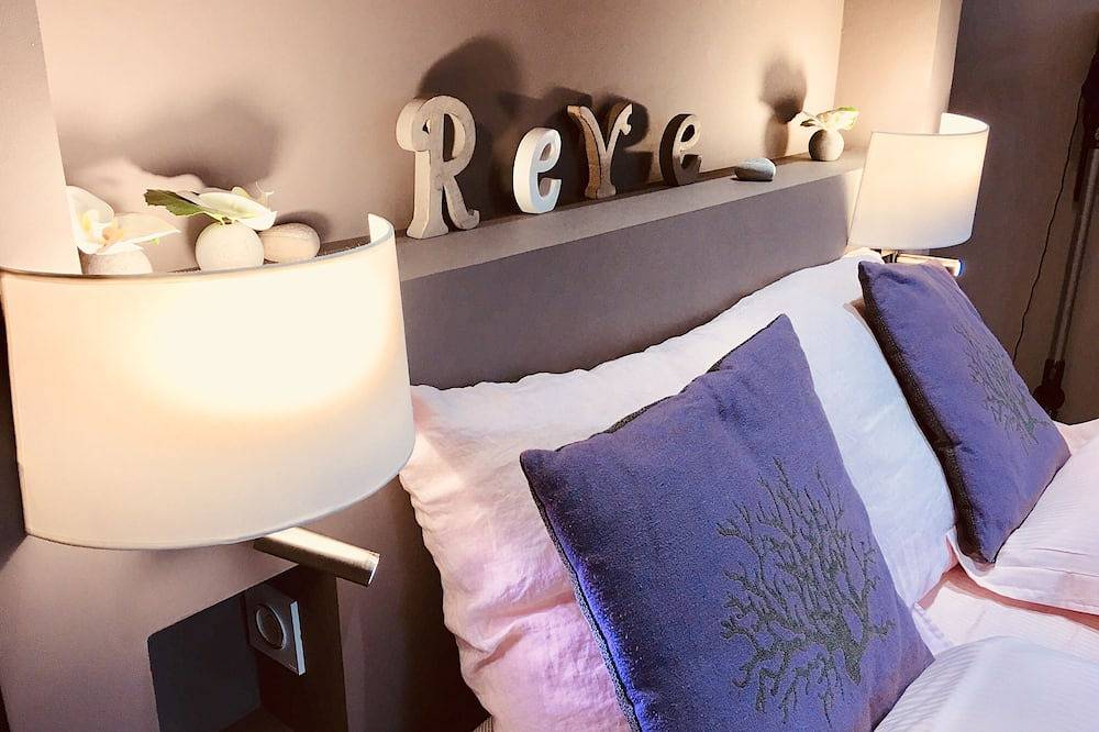 Entire apartment, Luxury studio in the center of Chartres with parking in Chartres, Chartres region