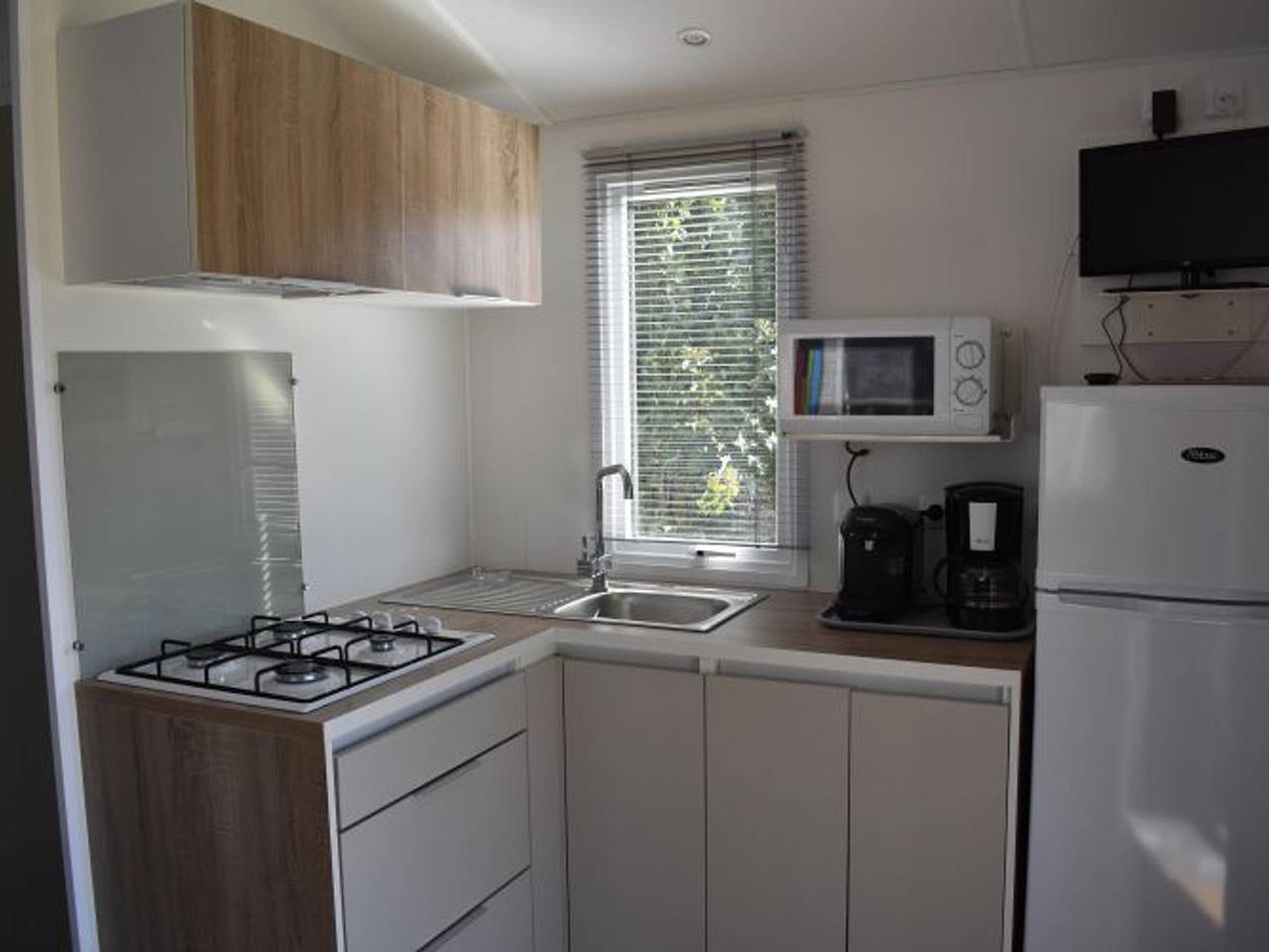 Mobil home 4 pers, terraza, cocina equipada in Le Grez, Parc naturel régional Normandie-Maine