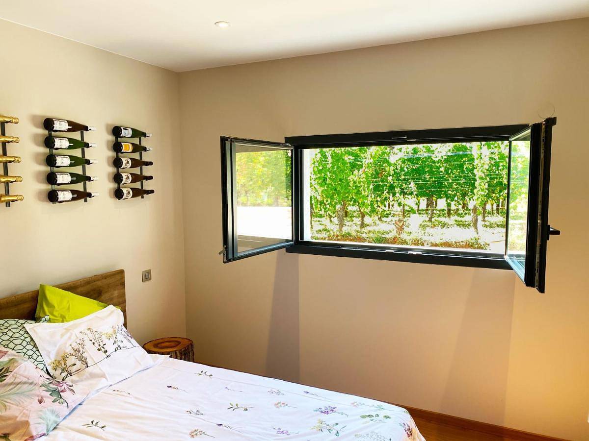 La Chambre aux Bouteilles - Domaine Gueth - Vins d'Alsace et oenotourisme in Gueberschwihr, Parc naturel régional des Ballons des Vosges