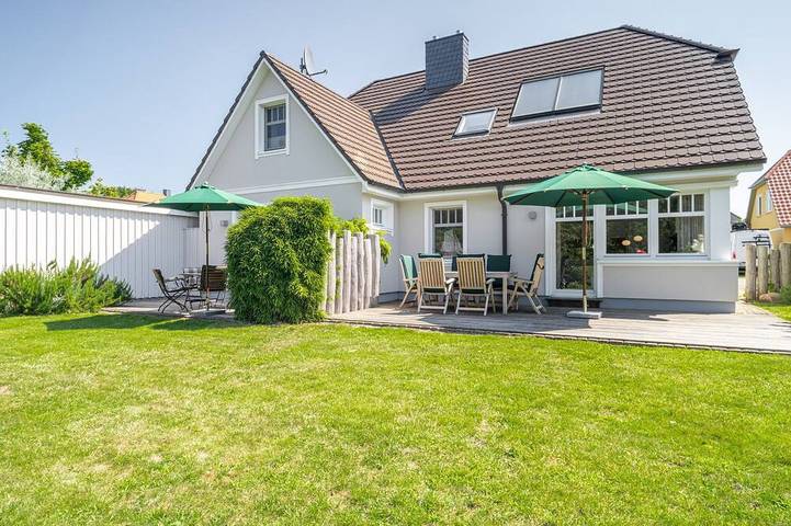 Ferienhaus für 4 Personen, mit Sauna und Terrasse sowie Garten in Wustrow