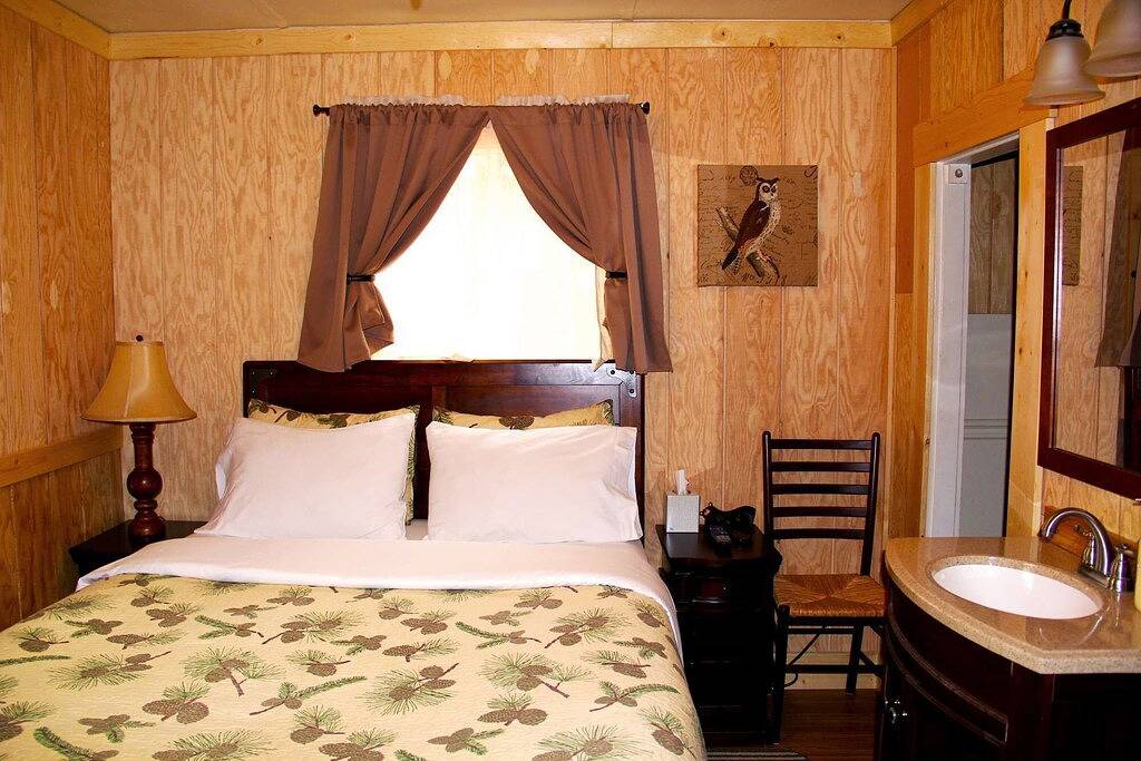 Yellowstone's Treasure Cabin # 4 - Kabine mit 2 Schlafzimmern - 2 Minuten vom Yellowstone Park entfernt in Gardiner, Absaroka Range