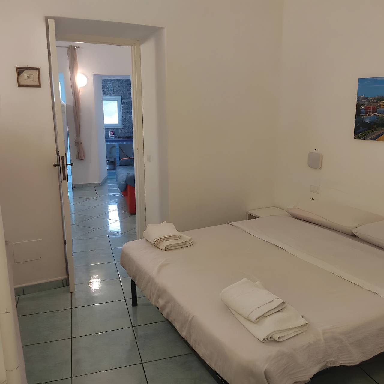Entire apartment, Apartment 'Appartamento 8 Vista Costa' with Shared Garden, Wi-Fi and Air Conditioning in Ischia City, Ischia