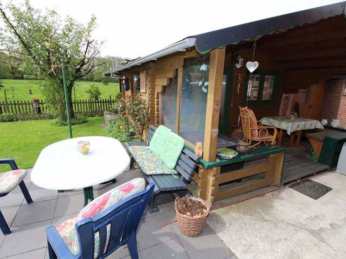 Ferienwohnung für 5 Personen, mit Balkon und Terrasse sowie Garten und Ausblick in Leer - 4
