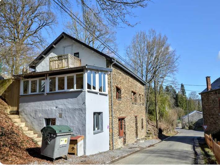 Vakantiehuis voor 30 personen, with sauna and whirlpool as well as tuin in Lierneux