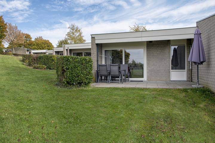 Ferienhaus für 4 Personen, mit Balkon/Terrasse und Terrasse sowie Whirlpool und Garten