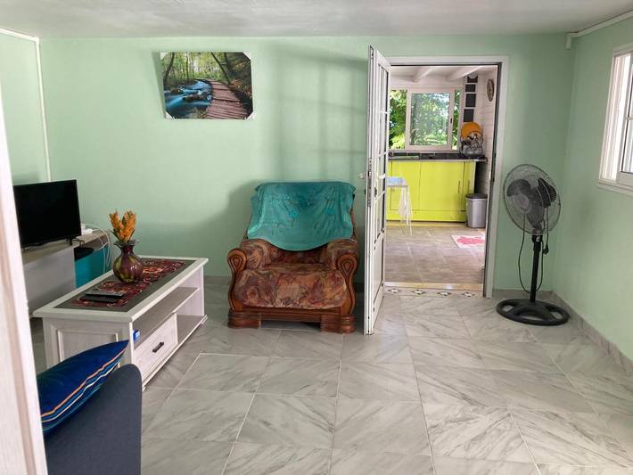 Gîte pour 4 personnes, avec jardin et vue, adapté aux familles dans Plage de Petite Anse - 4