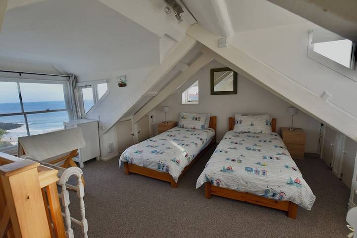 Fabulous 3 Bed Cottage With Parking And Garden Overlooking Porthgwidden Beach in St. Ives, Cornwall