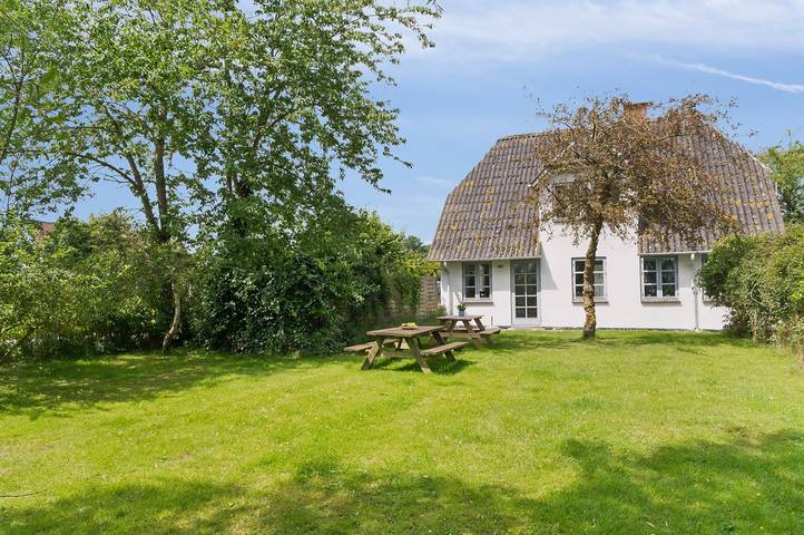 Ferieudlejning for 9 personer, med terrasse, husdyr tilladt i Kegnæs
