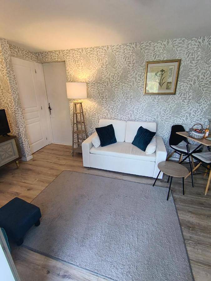 Gîte pour 2 personnes, avec Terrasse ainsi que Jardin et Piscine à Saint-Rabier - 3