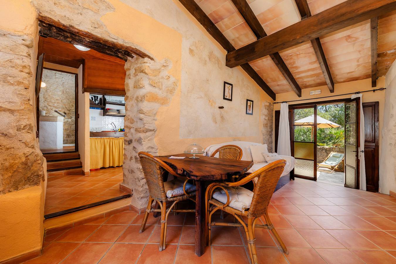 Appartement entier, Appartement "Es Forn" avec vue sur les montagnes, piscine partagée et Wi-Fi in Petra, Majorque l'intérieur des terres