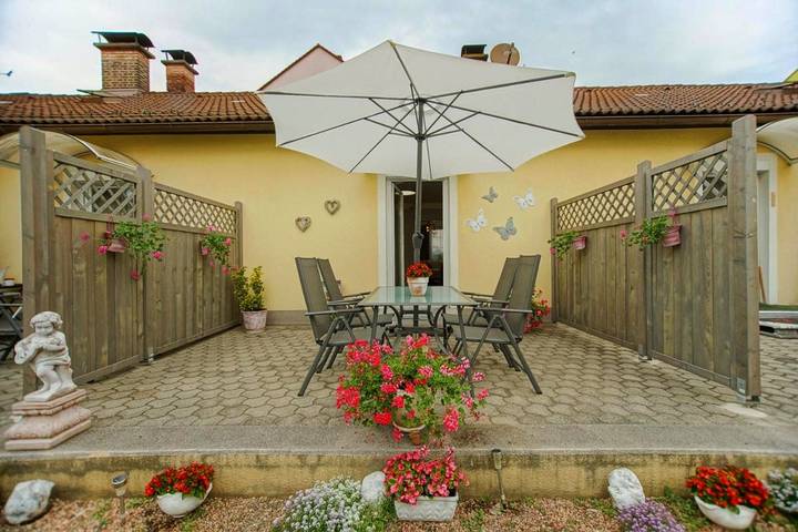 Ferienwohnung für 4 Personen, mit Terrasse und Garten sowie Ausblick in Leoben