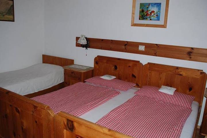 Dreibettzimmer mit Dusche, Wc - Gesundheits- und Biobauernhof Rotbuchner in Vorderstoder, Kirchdorf an der Krems (Bezirk)
