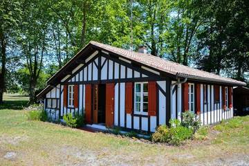 Gîte pour 8 personnes, avec terrasse à Bias