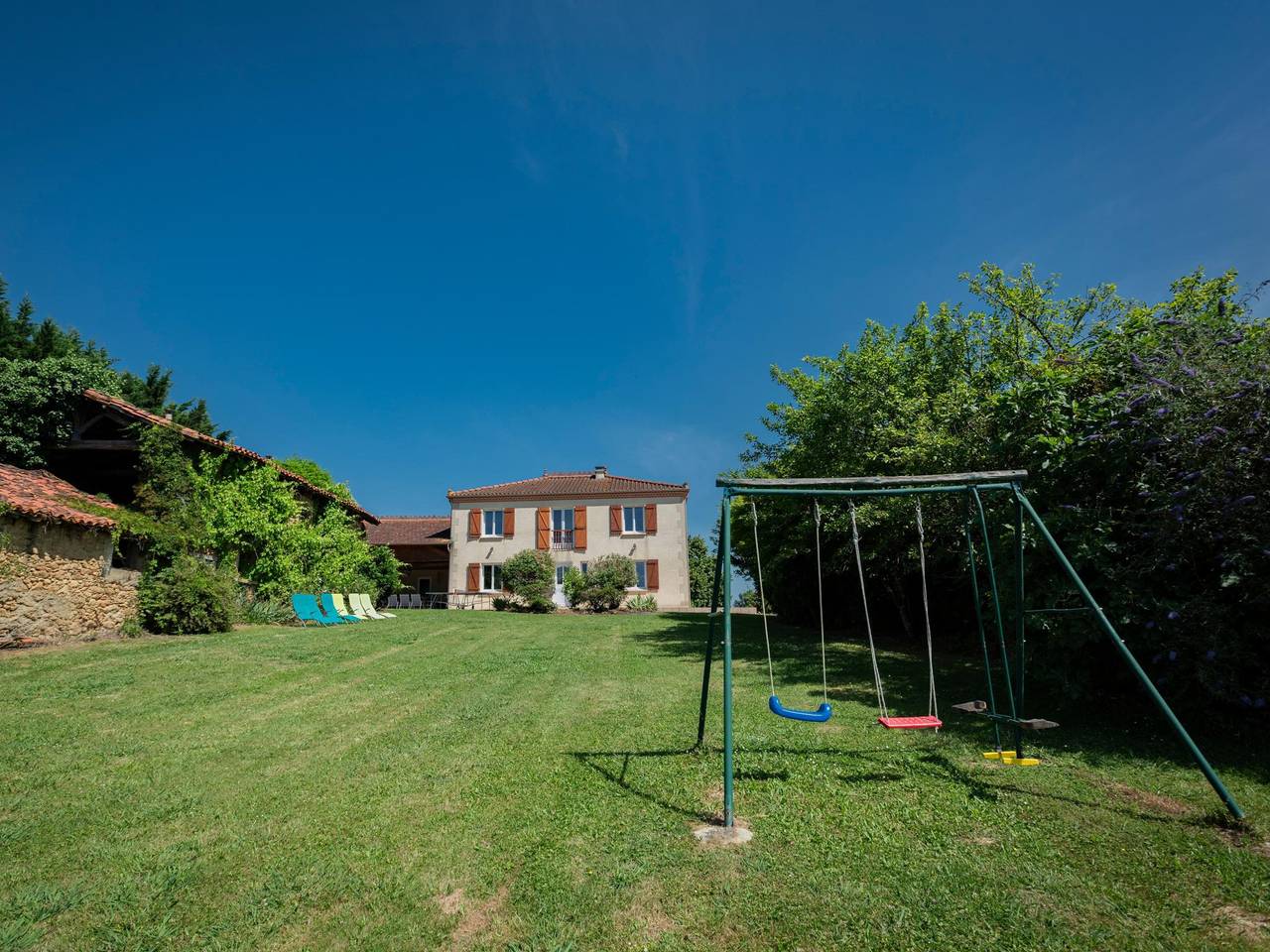 Chalet tranquille avec piscine privée et vue in Bassoues, Gers