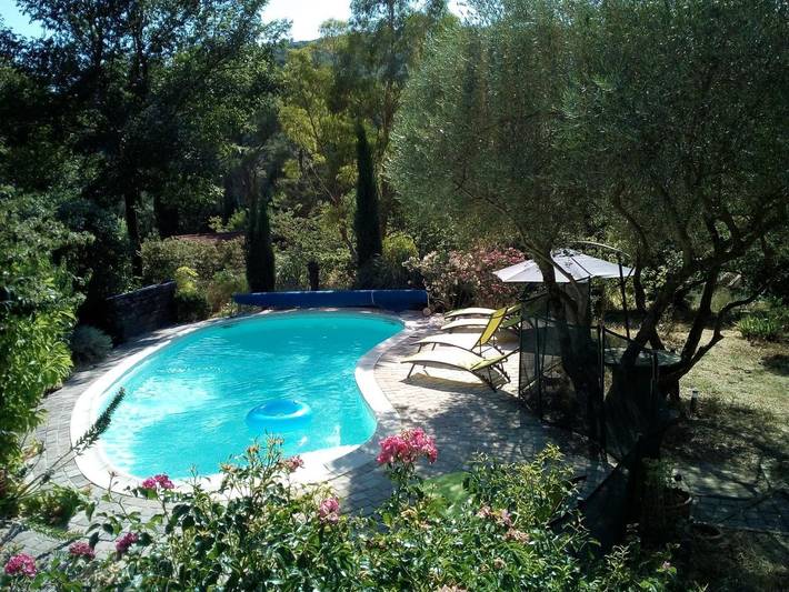 Gîte pour 2 personnes, avec Balcon et Terrasse ainsi que Jardin et Piscine à Signes - 2