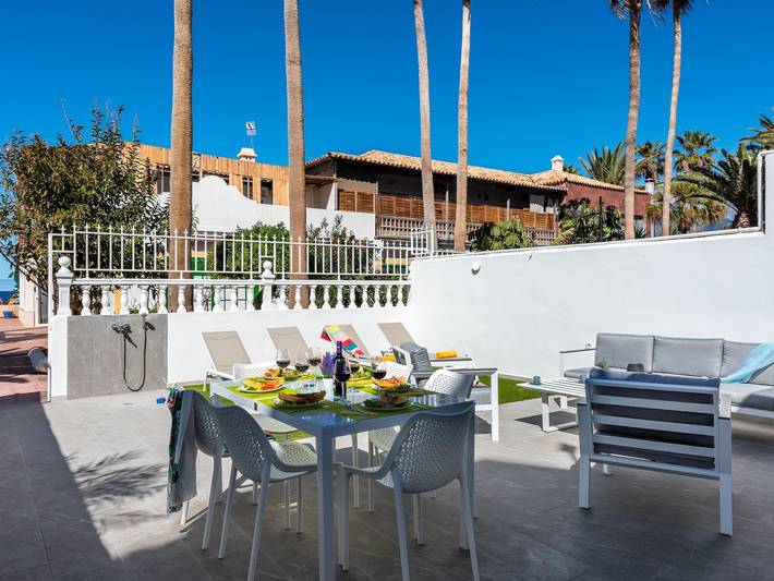 Ferienwohnung für 8 Personen, mit Balkon und Meerblick sowie Terrasse und Garten in Arona - 2
