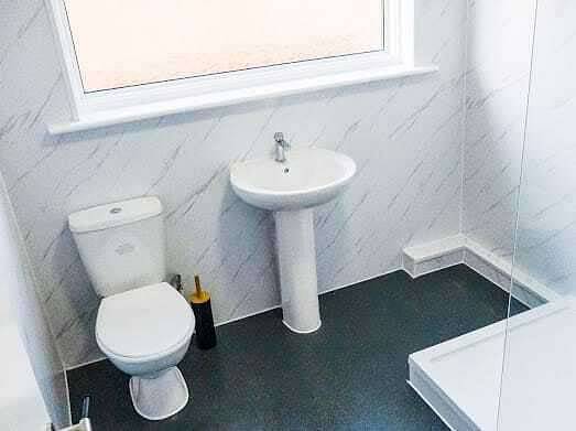 Serviced Accom Sleeps 8- Near London, Free Parking in Croydon, London