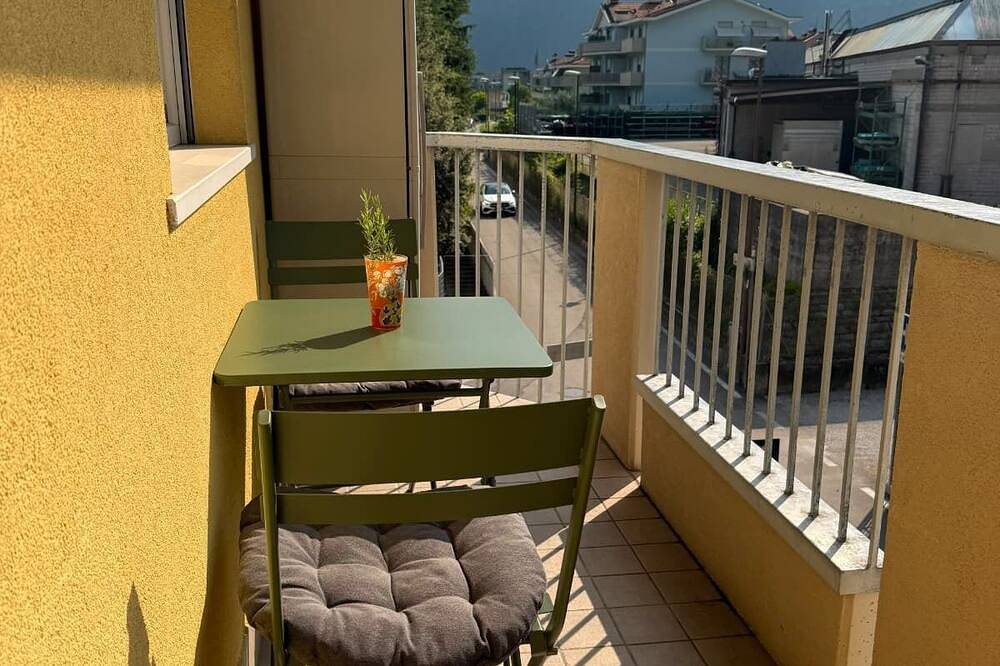 Entire apartment, Stylish Apartment in Arco, North Garda Lake – Private Garage, Balcony & A/C in San Giorgio (Trient), Arco