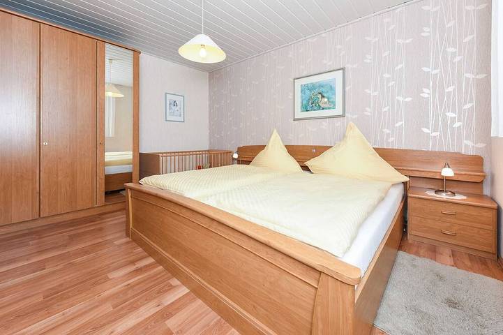 Ferienhaus für 4 Personen, mit Balkon/Terrasse und Terrasse sowie Garten und Pool in Ostfriesland - 4
