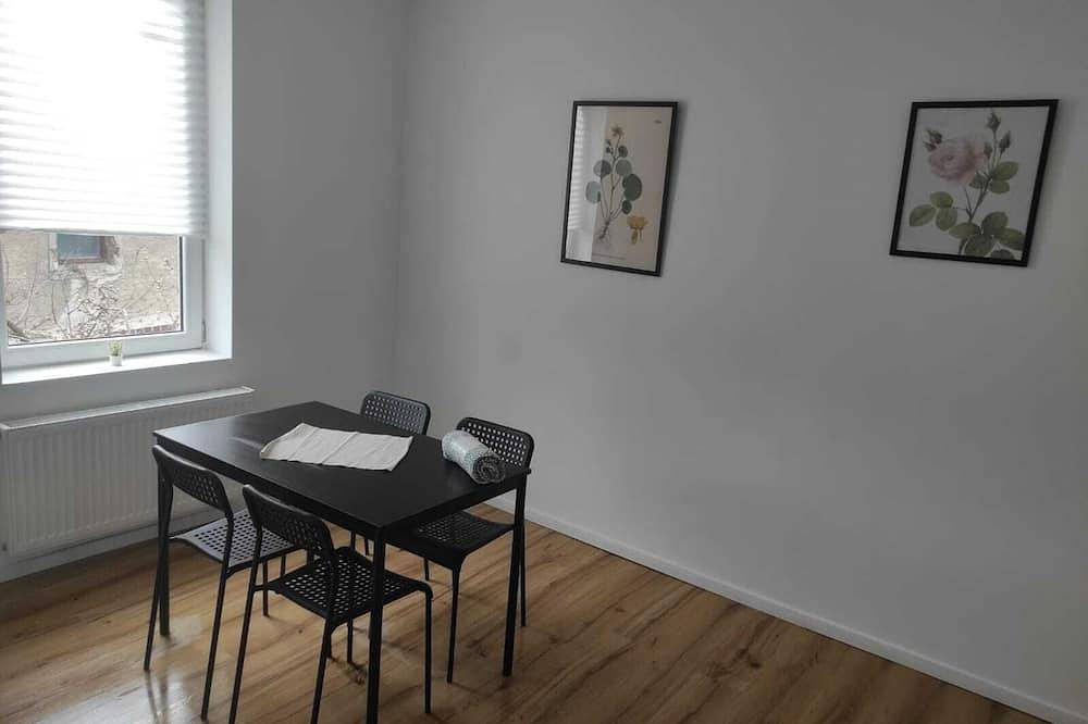 Ganze Wohnung, Large and spacious rooms, washing machine, Wifi&Tv in Altenburg, Ostthüringen