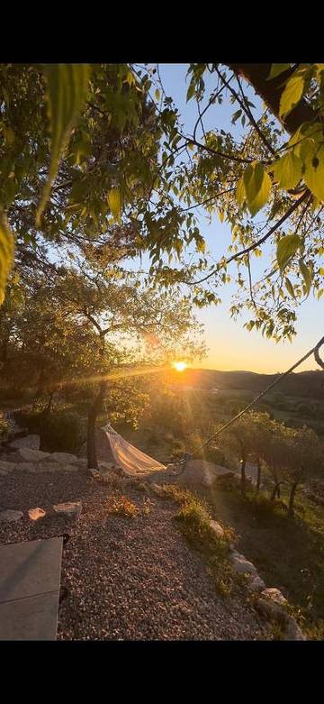 Gîte pour 3 personnes, avec jacuzzi et jardin à Cabasse