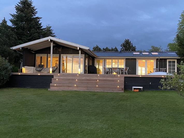 Ferienhaus für 6 Personen, mit Terrasse und Whirlpool sowie Garten und Ausblick