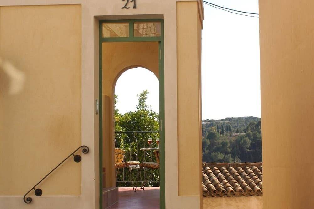 Appartement entier, Appartement romantique avec terrasse dans le centre historique in Biot, Côte méditerranéenne (France)