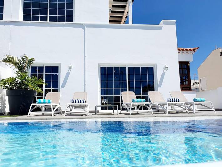 Maison de vacances pour 5 personnes, avec Vue sur l’océan et Terrasse ainsi que Jardin et Piscine à Playa de la Enramada