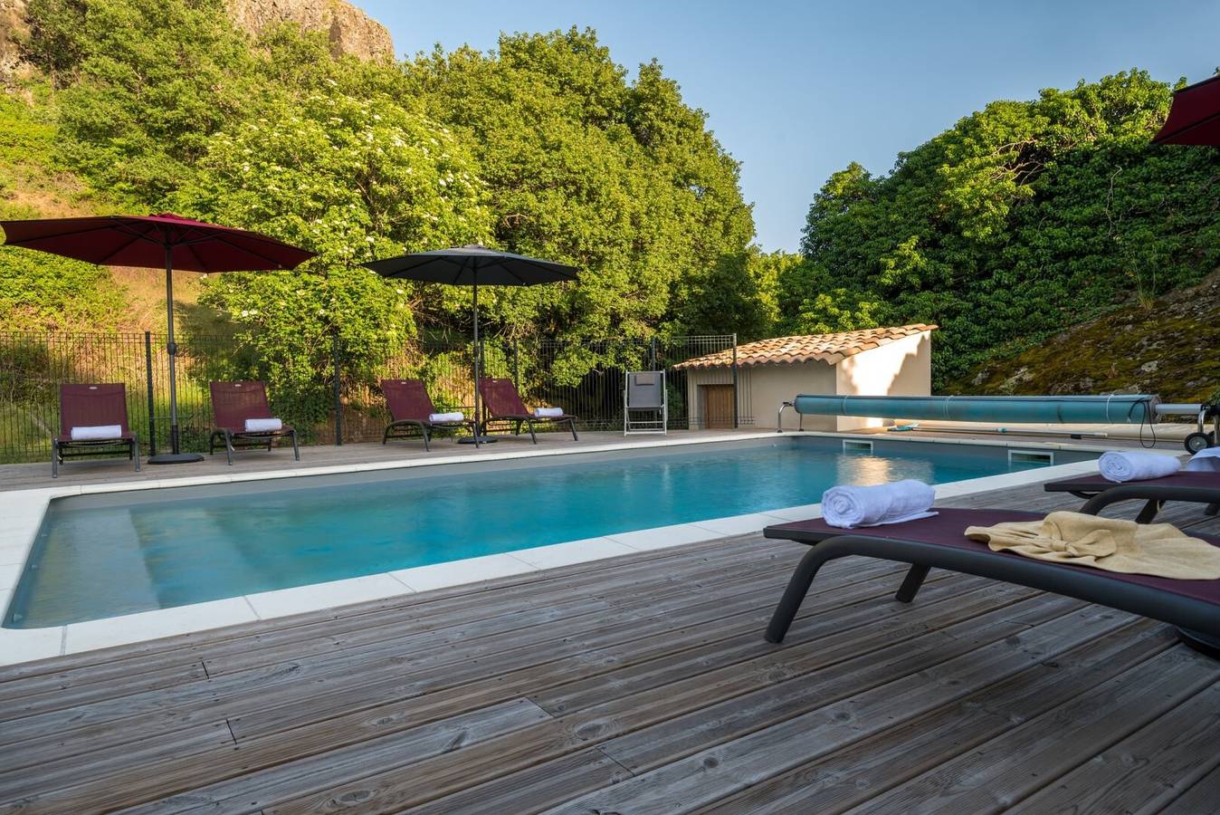 Chambre d'hôtes 'La Grange 2' avec vue sur la montagne, piscine partagée et Wi-Fi in Saint-Pons (Rhone-Alps), Ardèche